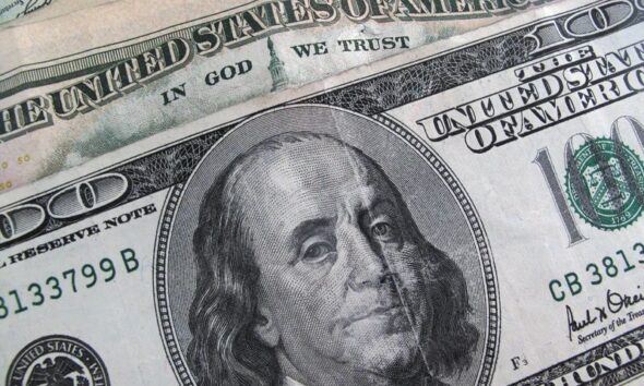 Dollar rises on cryptocurrency as markets turn in favor of a Trump victory